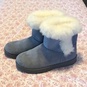 Light blue grey booties, with faux fur